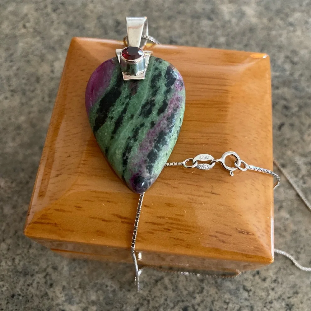 📿 Ruby in Zoisite Pendant with Faceted Garnet Crystal Necklace, 22” Long, EUC